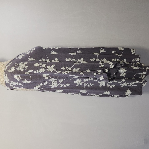 Altar'd-State Cool Grey White Floral Embroidered Bell Sleeve Cut-Out Back Mini S - Picture 4 of 16